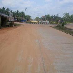 Jalan lintas Bagansiapiapi yang sudah seleai dengan pembangunan jalan dengan sistem rigit. (roc)