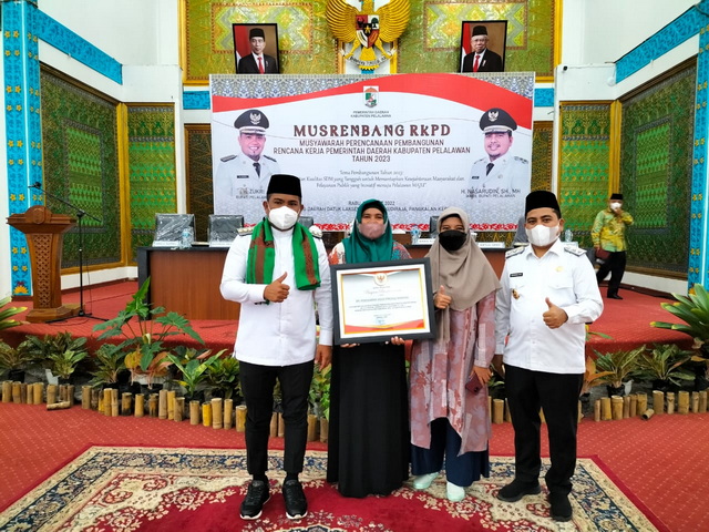 PHE Kampar Mendapatkan Penghargaan CSR dari Bupati Pelalawan