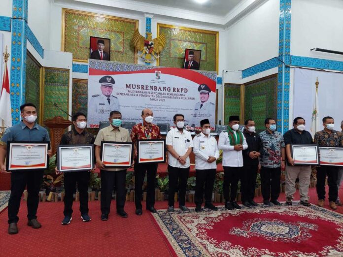 PHE Kampar Mendapatkan Penghargaan CSR dari Bupati Pelalawan