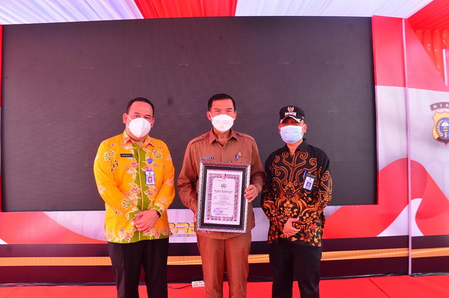 Capaian Vaksinasi Pekanbaru Tertinggi di Provinsi Riau, Walikota Raih Penghargaan Wakapolri