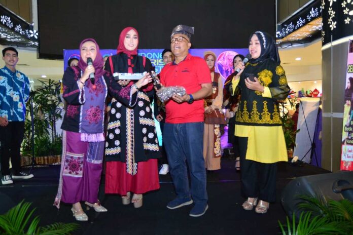 Semarak Batik Riau Menyapa Dunia, Puan Aspekraf Riau Kunjungi Kota Batam