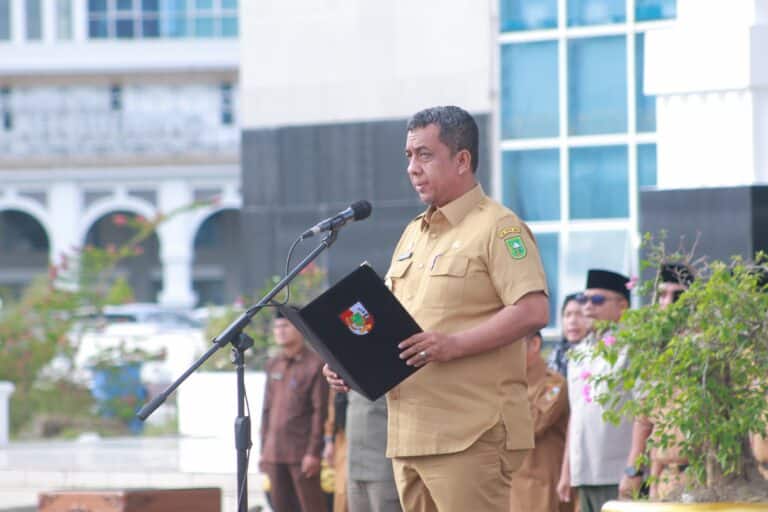 Perdana, Roni Rakhmat Pimpin Apel sebagai Pj Wali Kota Pekanbaru