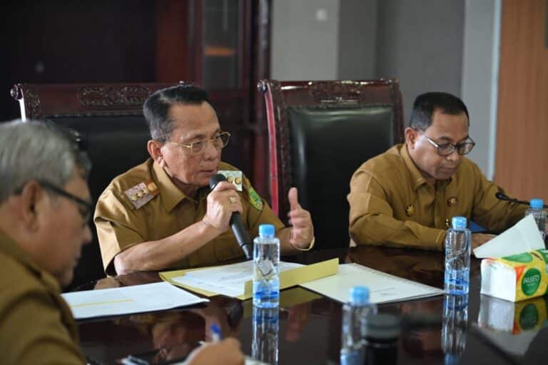 Hari Pertama Masuk Kerja, Bupati Rohil Pimpinan Rapat Kerja Bersama Seluruh Kepala Dinas